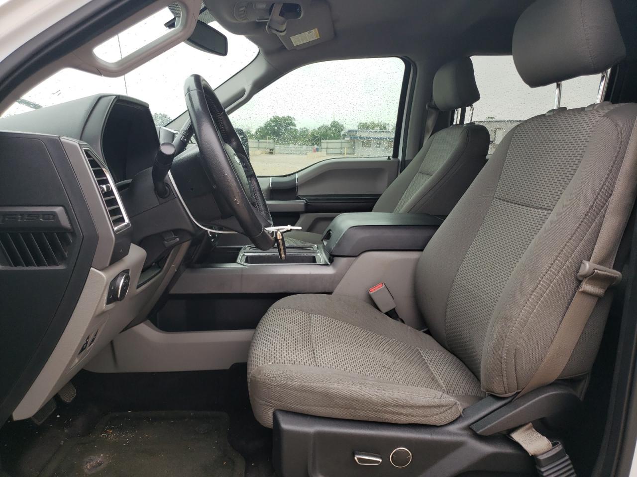 Ford F-150 Supercrew Image 12