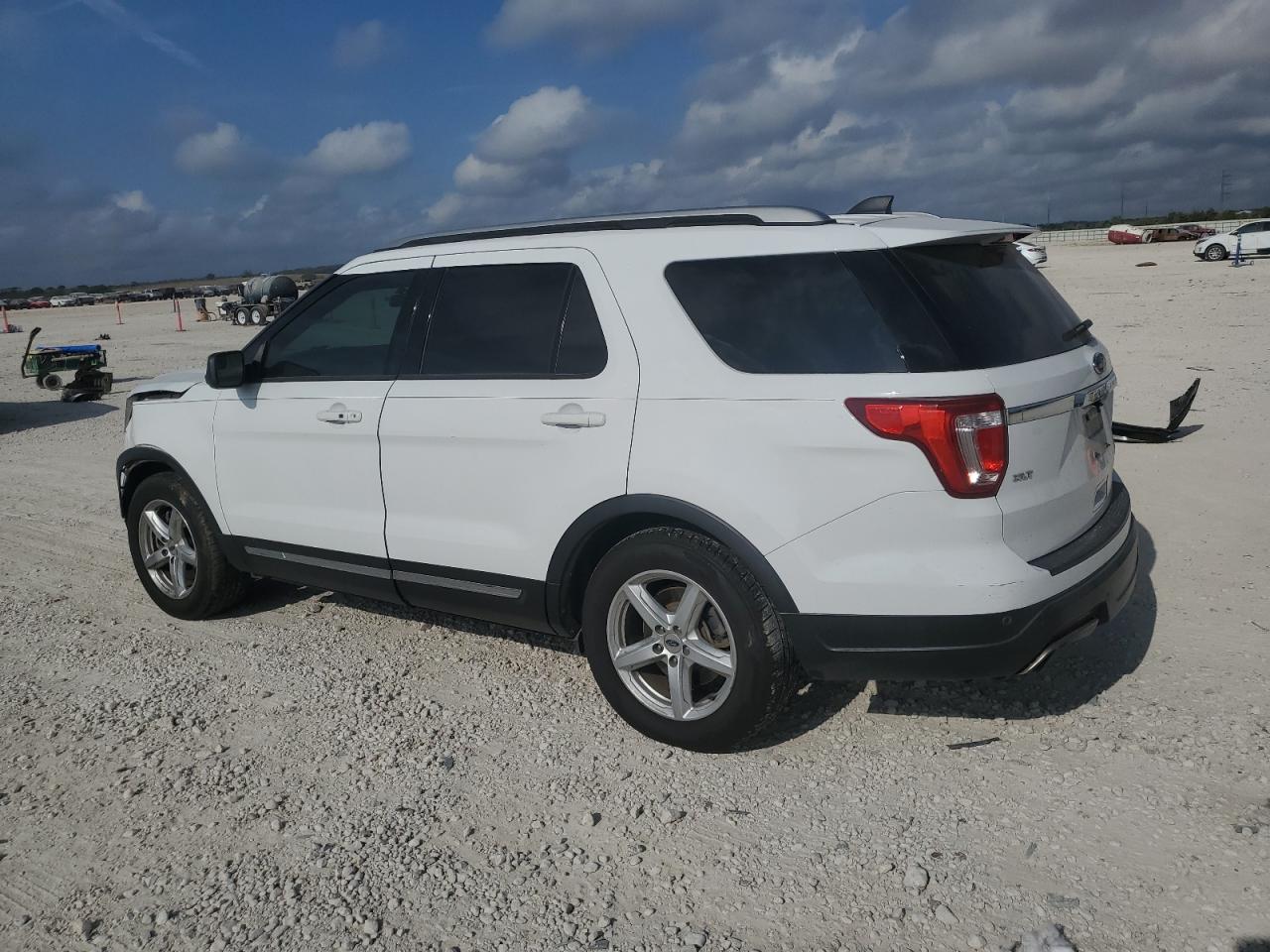 Ford Explorer Xlt Image 11