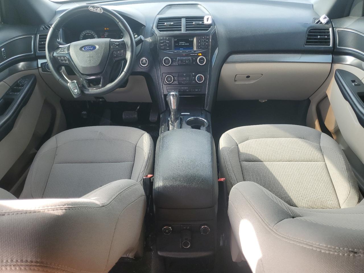 Ford Explorer Xlt Image 6