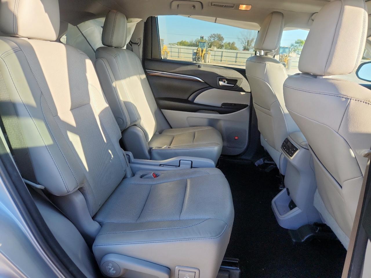 Toyota Highlander Limited Image 11