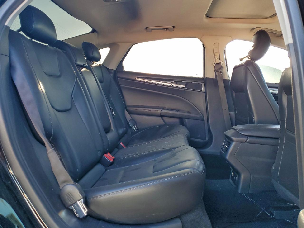 Ford Fusion Titanium Image 8