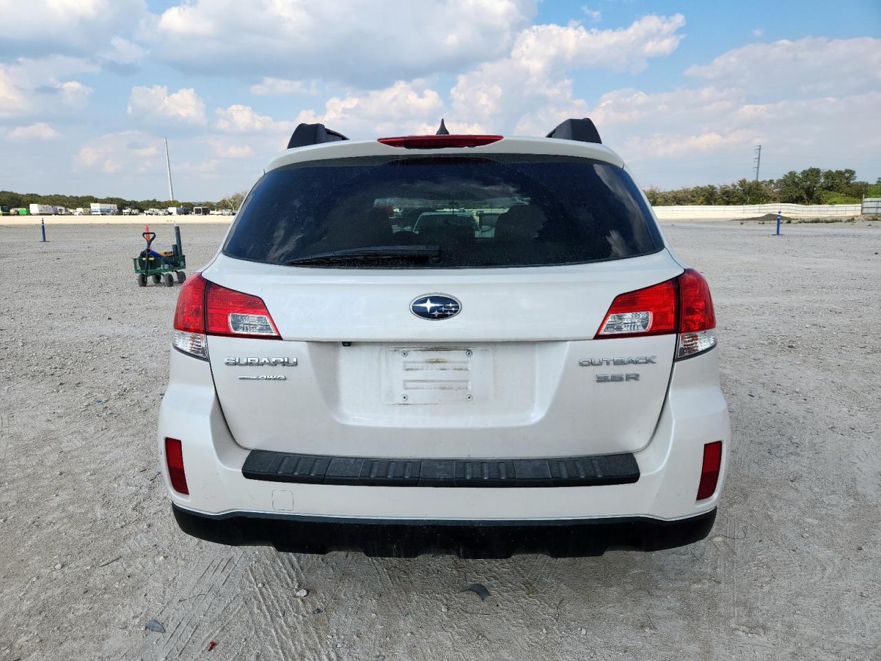 Subaru Outback 3.6r Limited Image 4