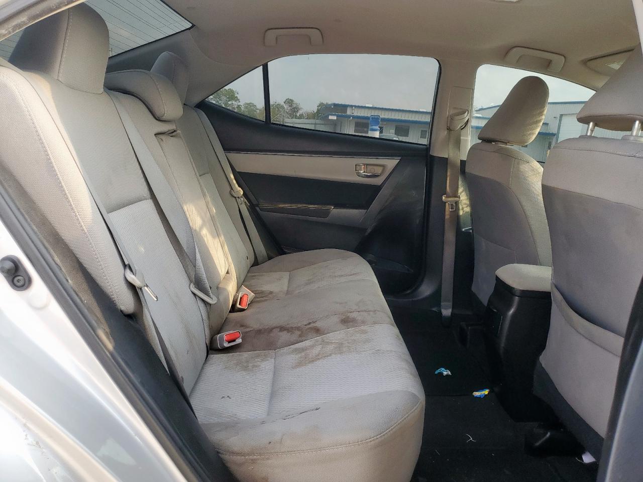 Toyota Corolla L Image 4