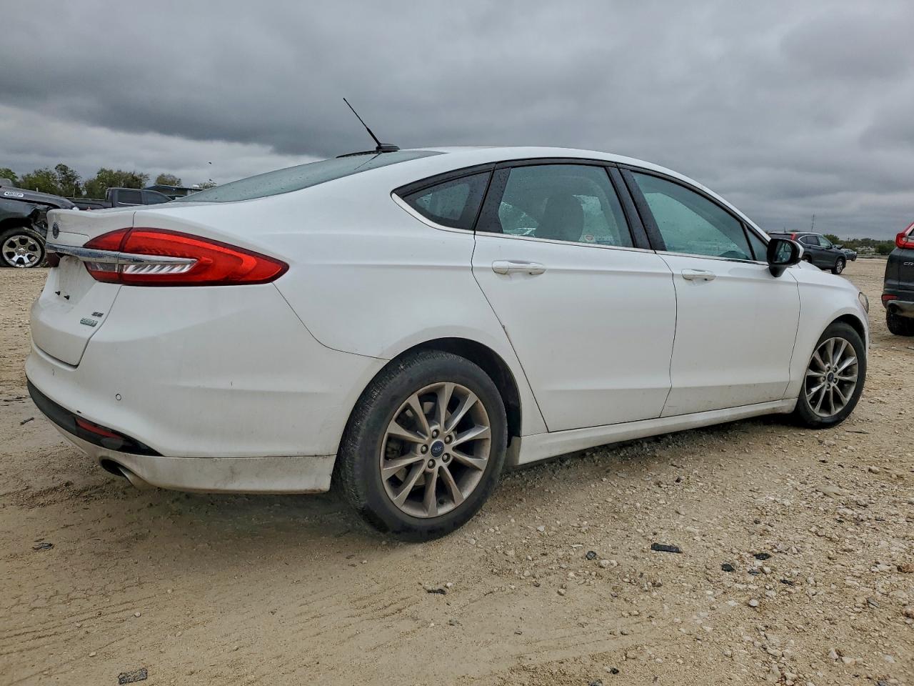 Ford Fusion Se Image 5