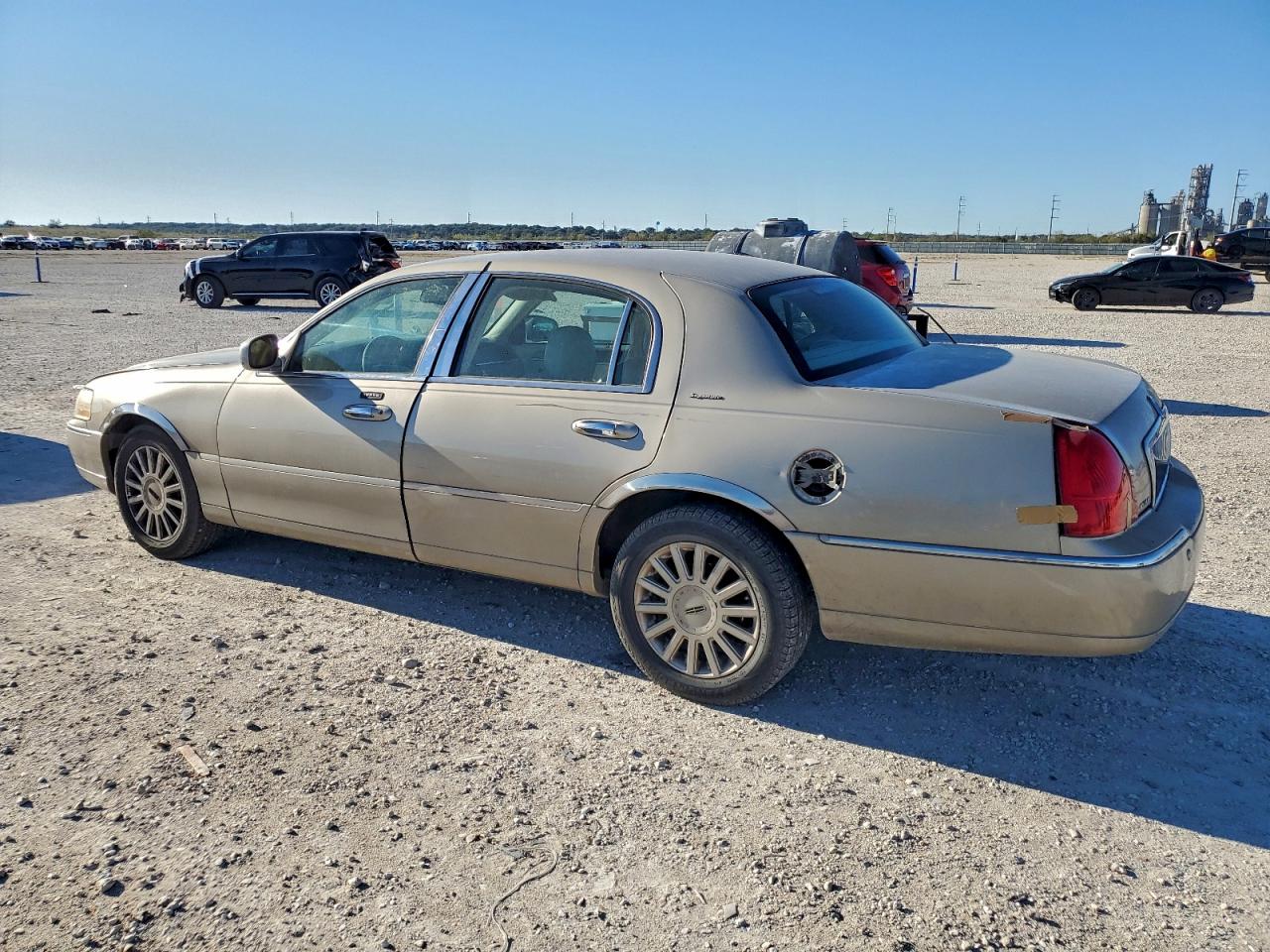 Lincoln Towncar Signature Image 3