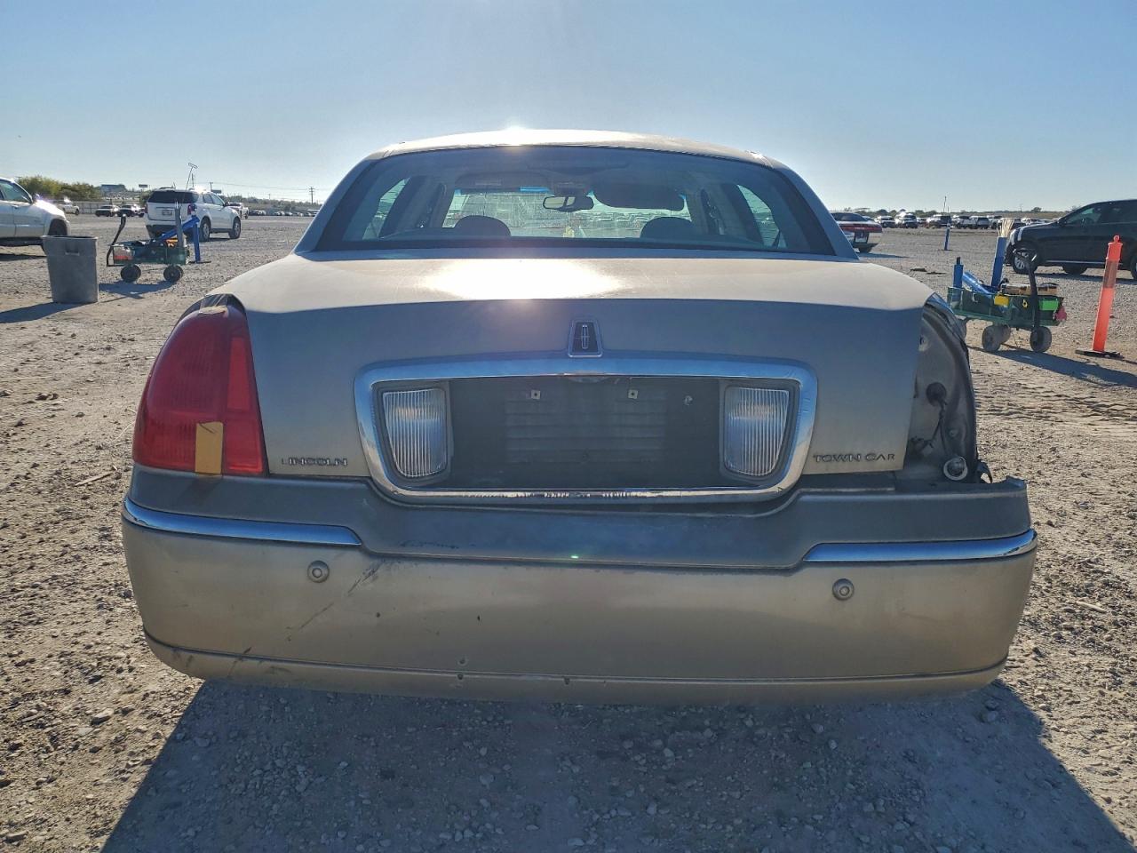 Lincoln Towncar Signature Image 10