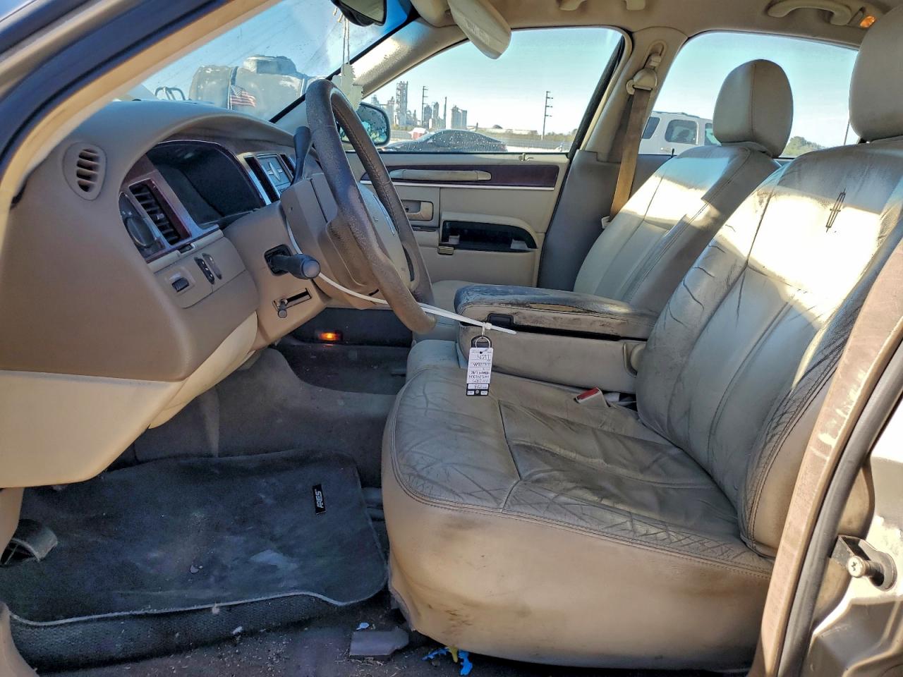 Lincoln Towncar Signature Image 9