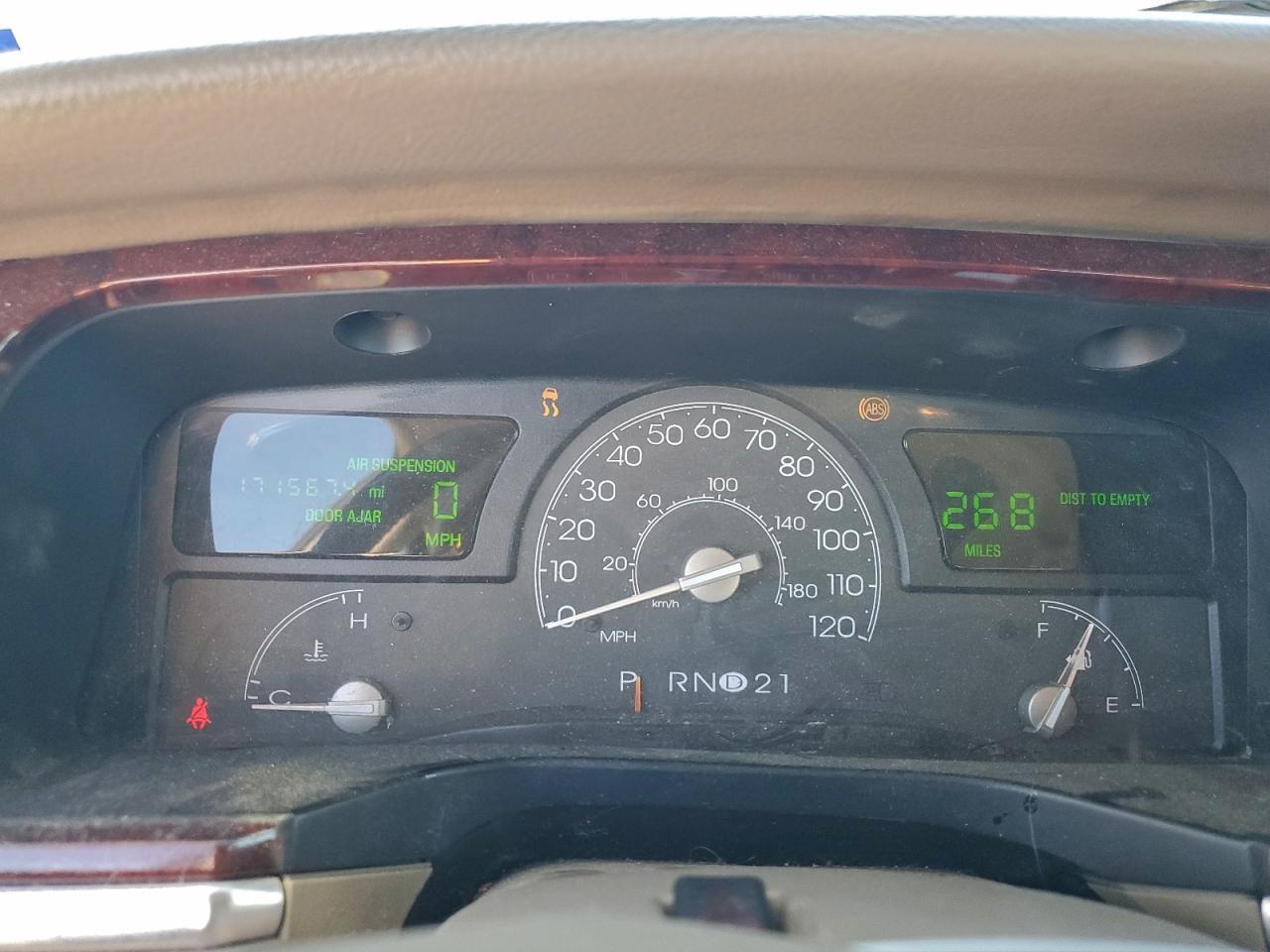 Lincoln Towncar Signature Image 7