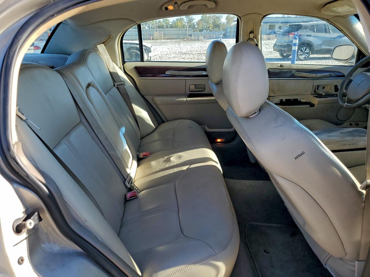 Lincoln Towncar Signature Image 6