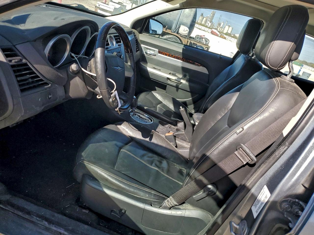 Chrysler Sebring Limited Image 8