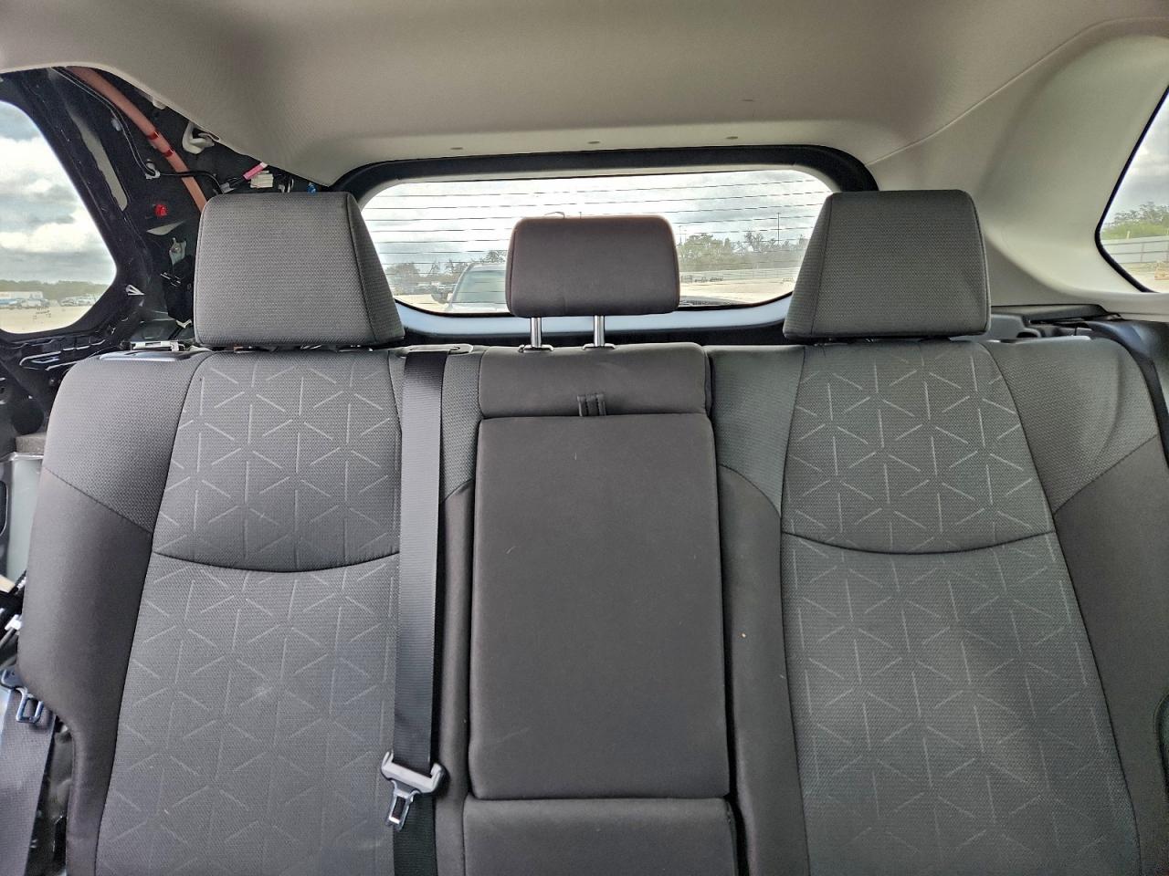 Toyota RAV4 Xle Image 12