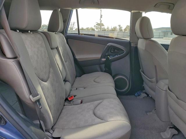 Toyota RAV4 Image 11