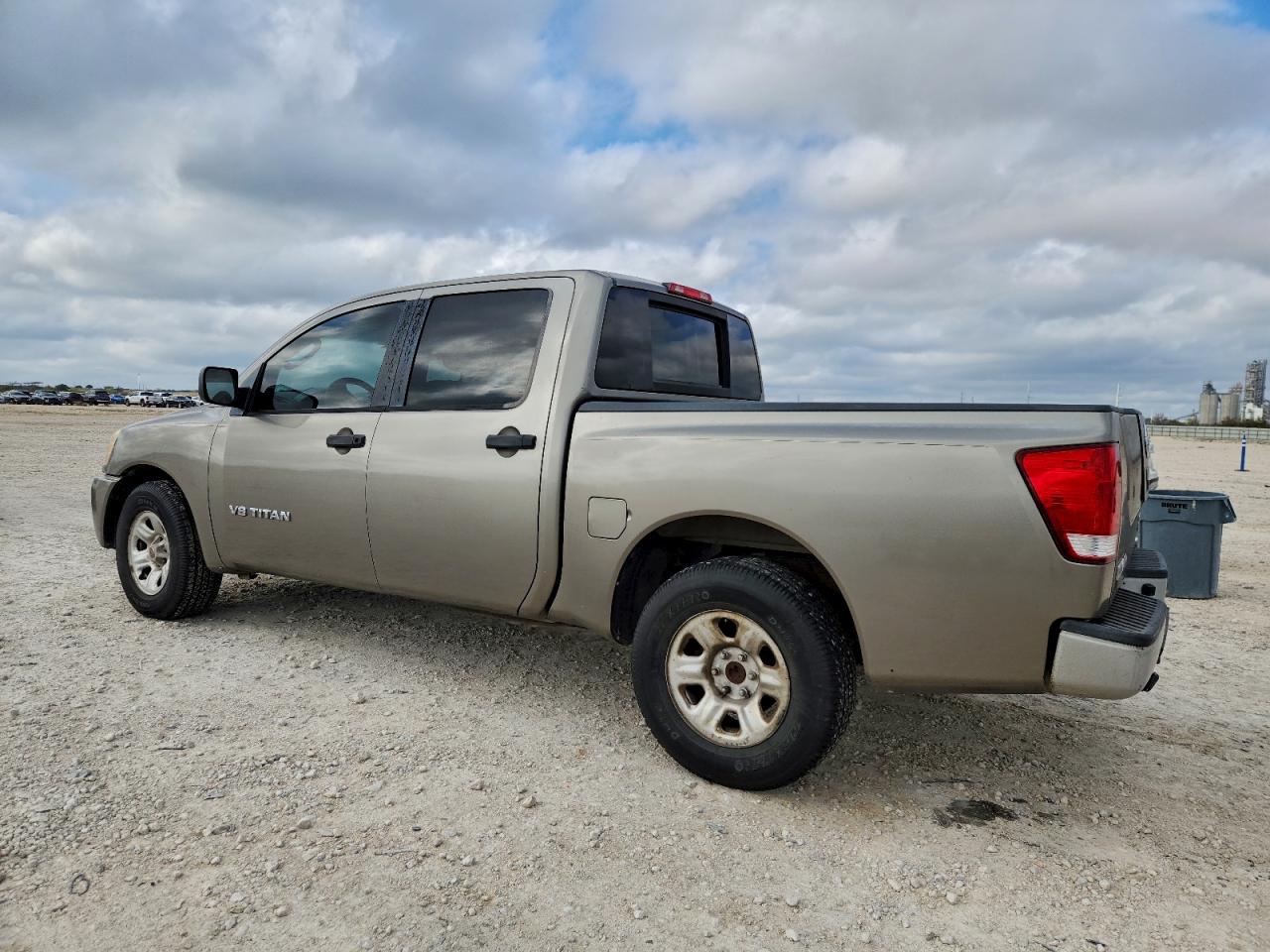 Nissan Titan Xe Image 4