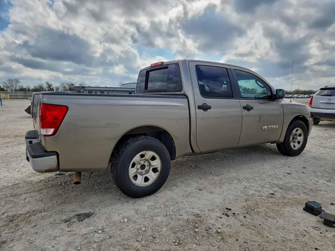 Nissan Titan Xe Image 3