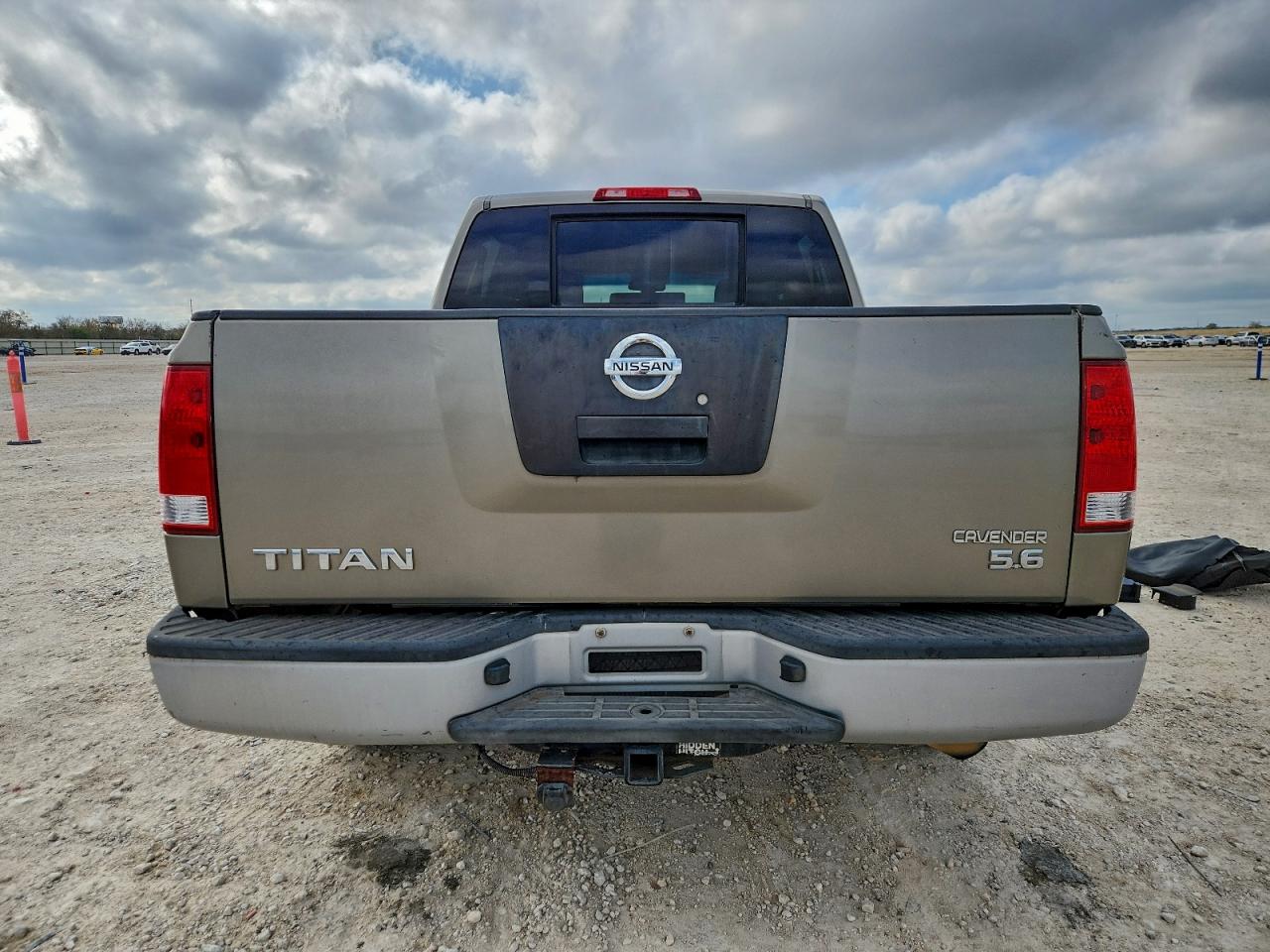 Nissan Titan Xe Image 2