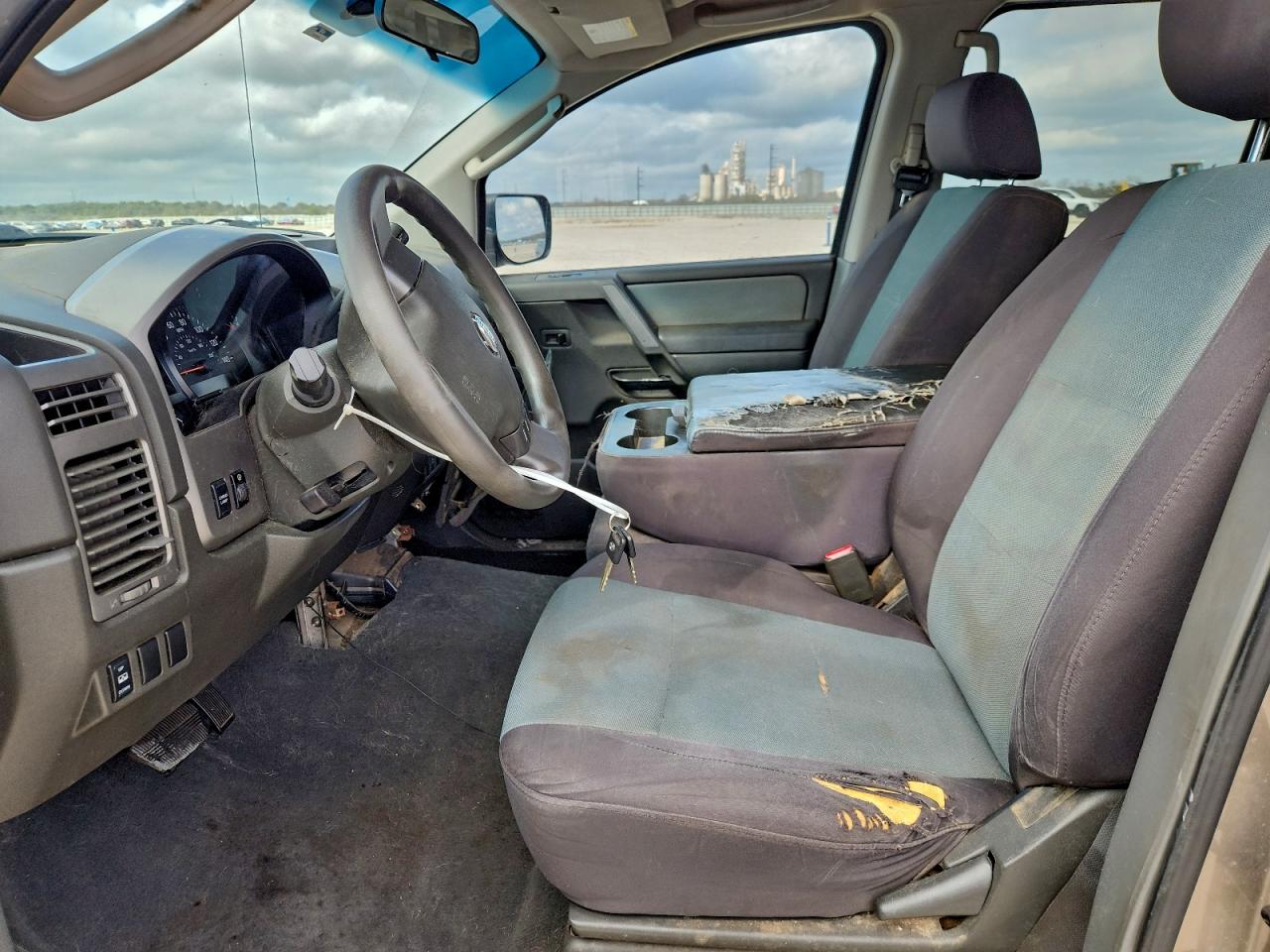 Nissan Titan Xe Image 6