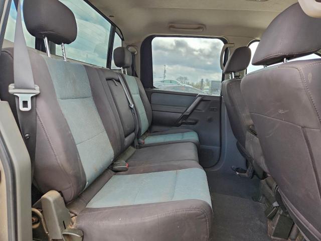 Nissan Titan Xe Image 8