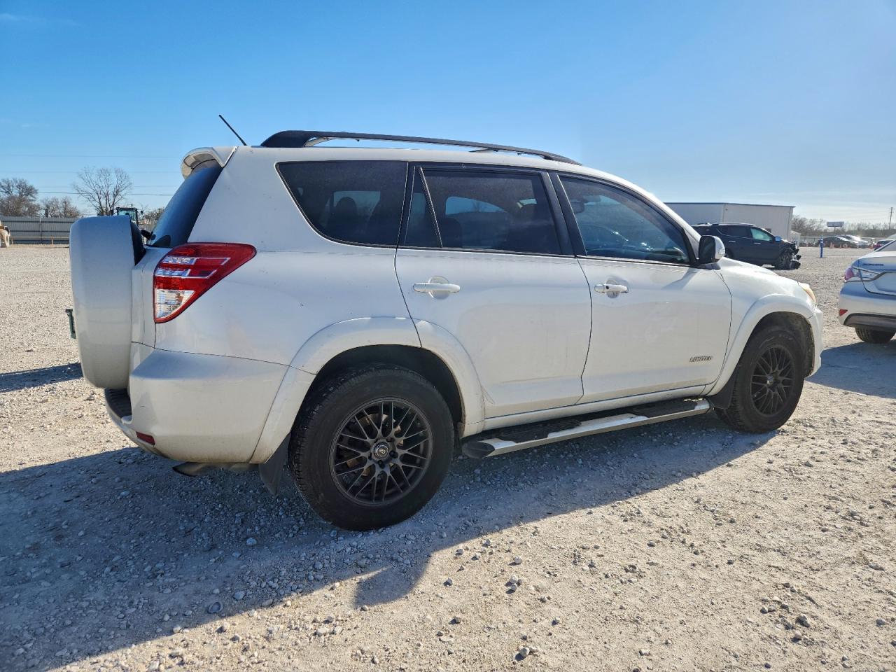 Toyota RAV4 Limited Image 8