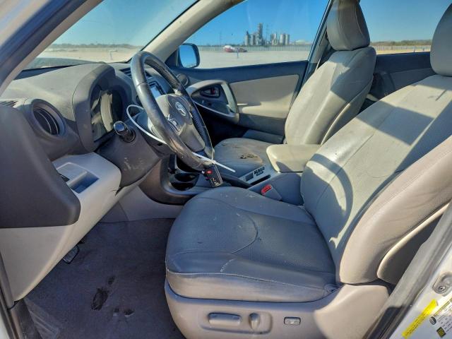 Toyota RAV4 Limited Image 13