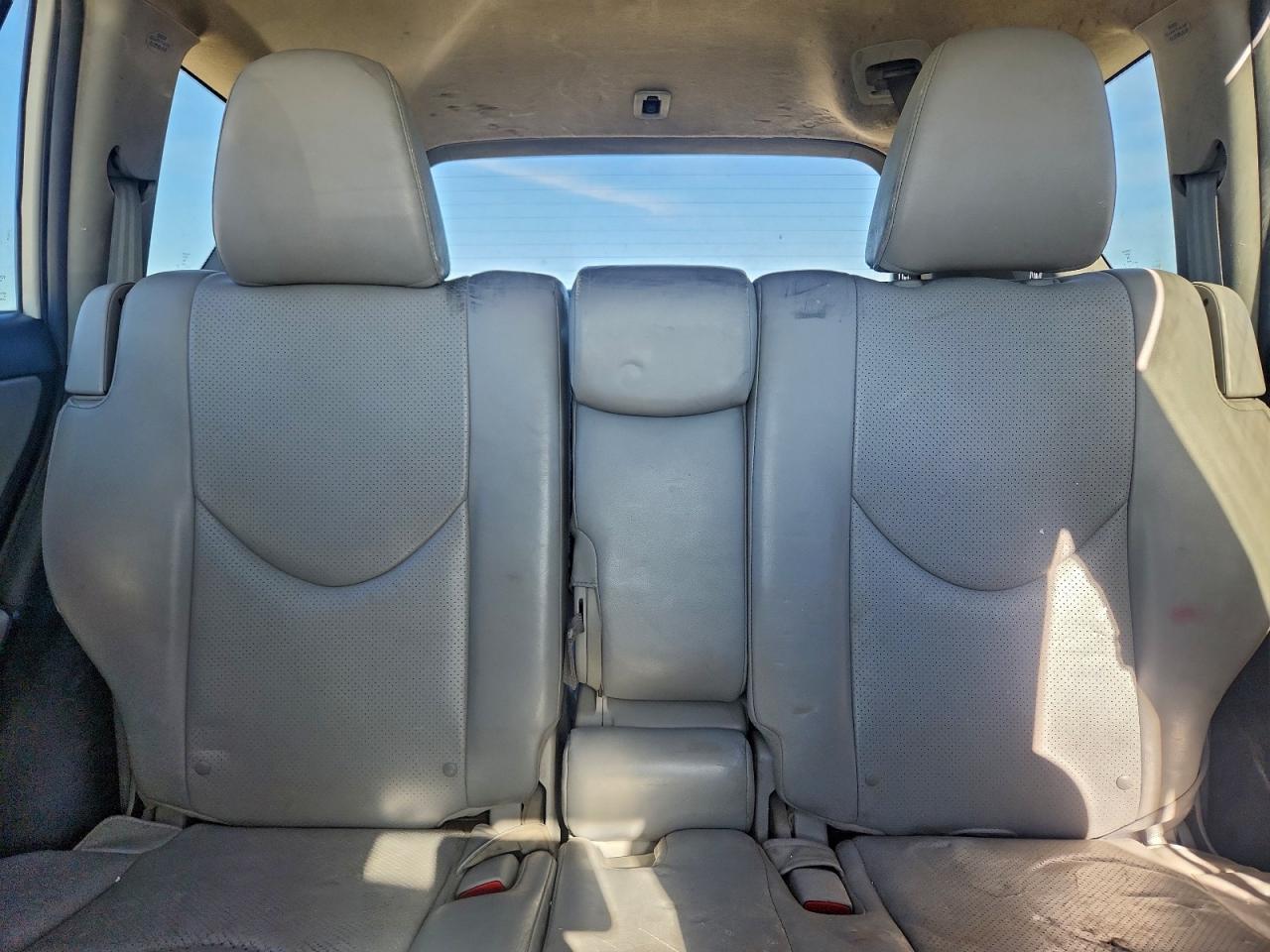 Toyota RAV4 Limited Image 2