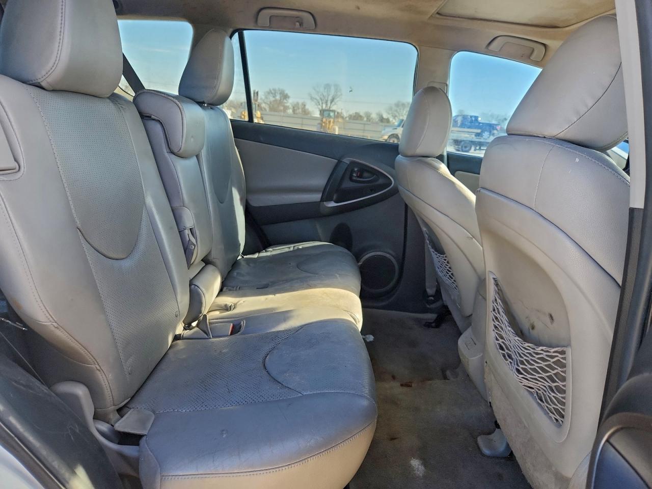 Toyota RAV4 Limited Image 10