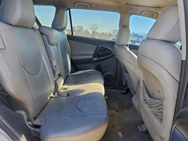 Toyota RAV4 Limited Image 10