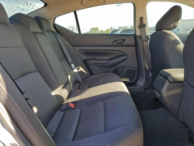 Nissan Altima Sv Image 8