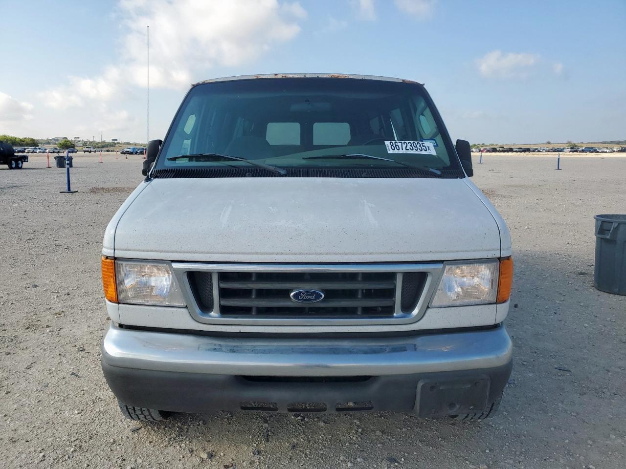 Ford E-350 E350 Super Duty Wagon Image 13