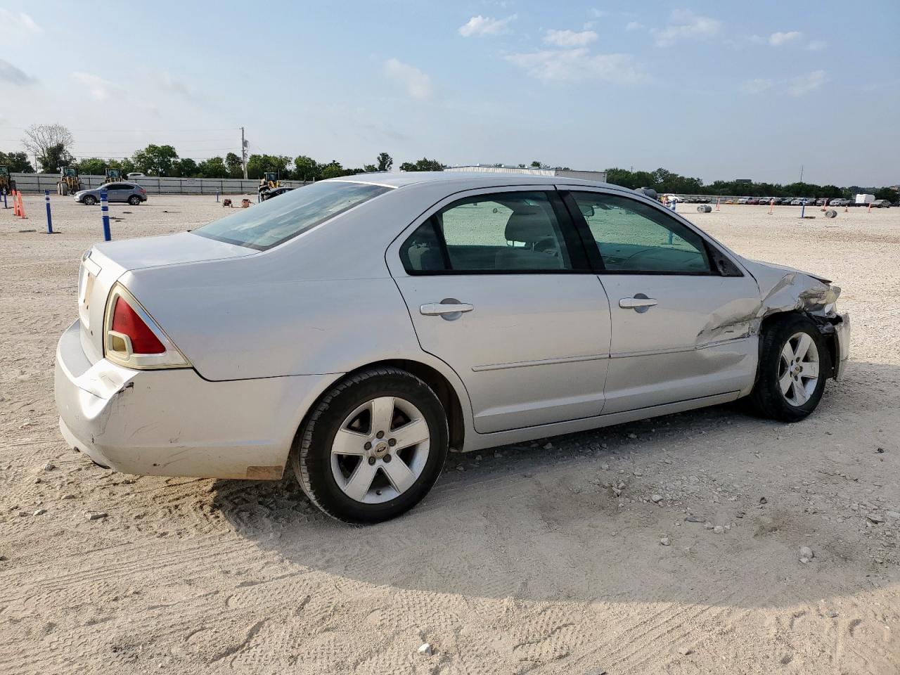 Ford Fusion S Image 11