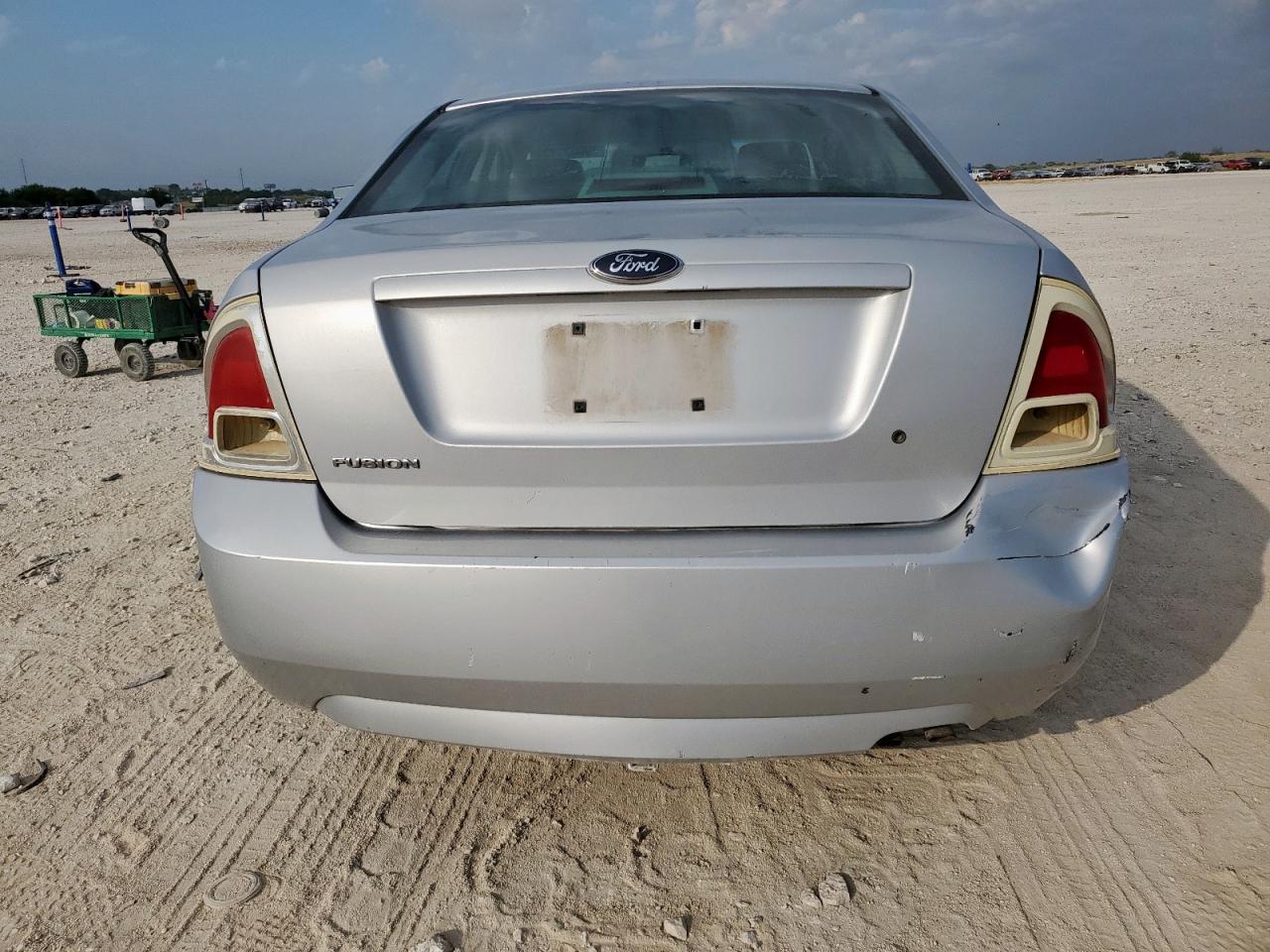 Ford Fusion S Image 4