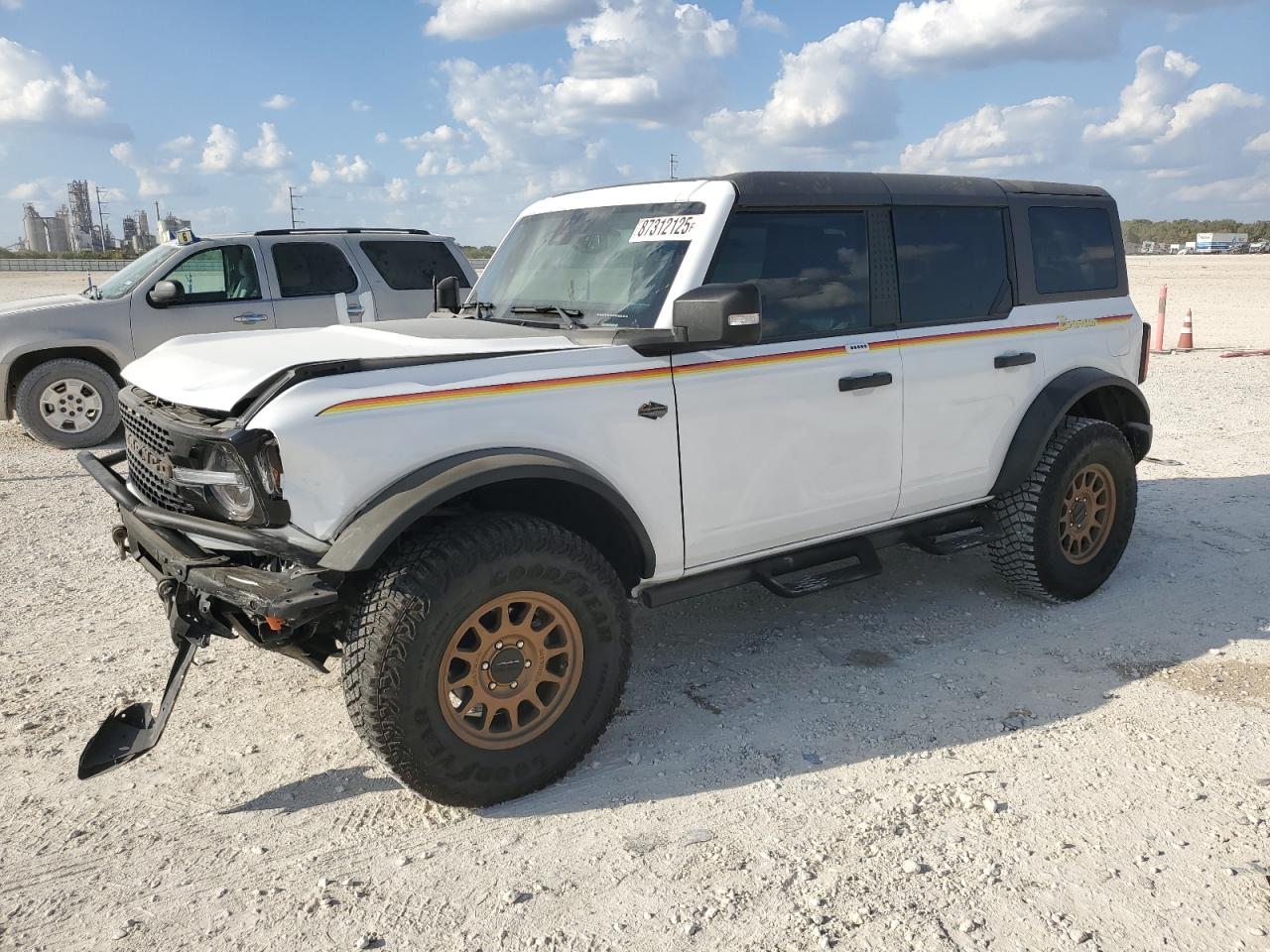 Ford Bronco Base Image 1