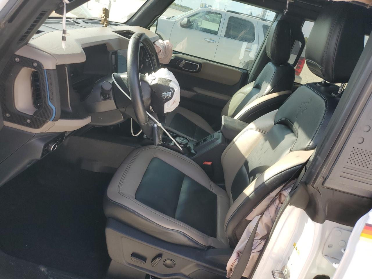 Ford Bronco Base Image 10