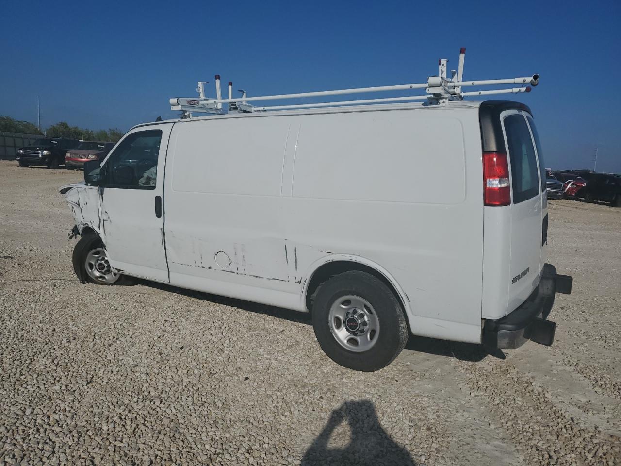 GMC Savana G2500 Image 9