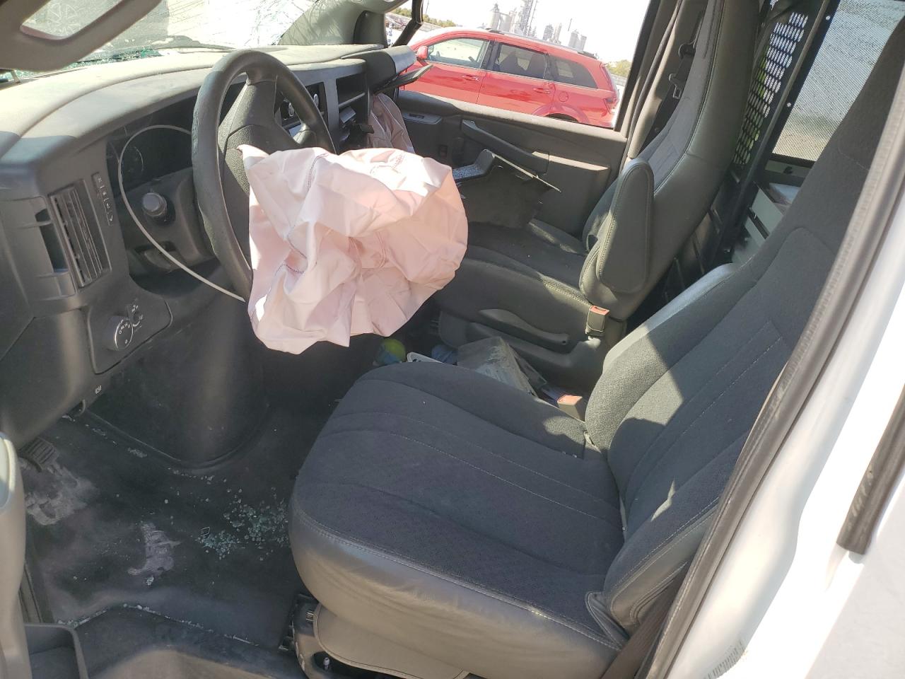 GMC Savana G2500 Image 8