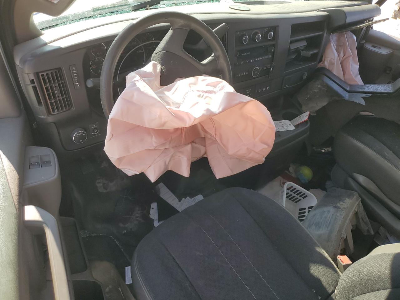 GMC Savana G2500 Image 12