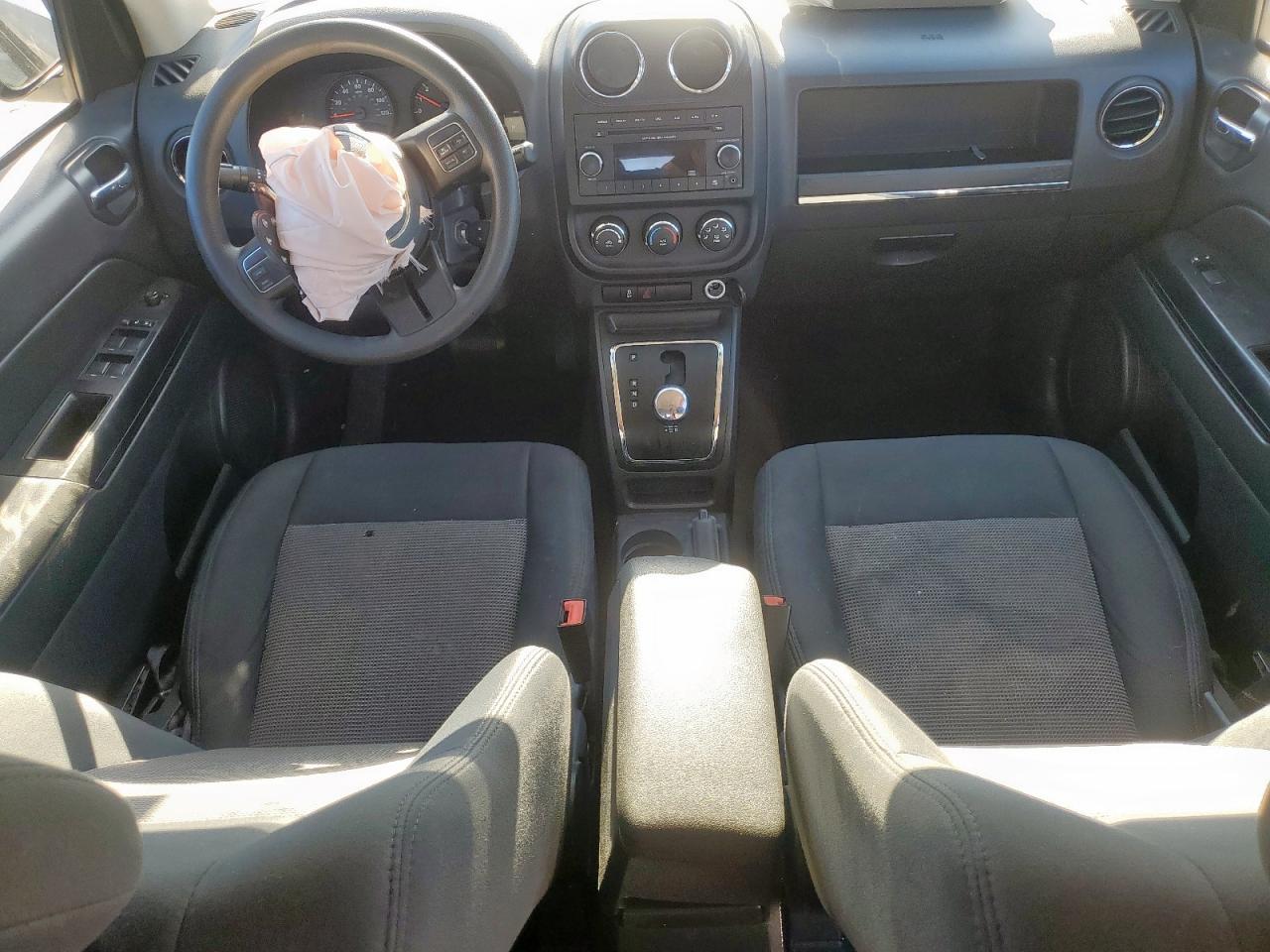 Jeep Compass Sport Image 9