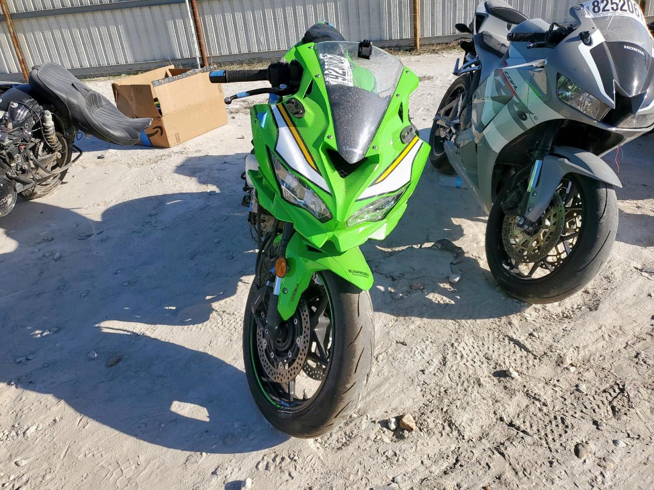 Kawasaki Zx400 S S Image 10