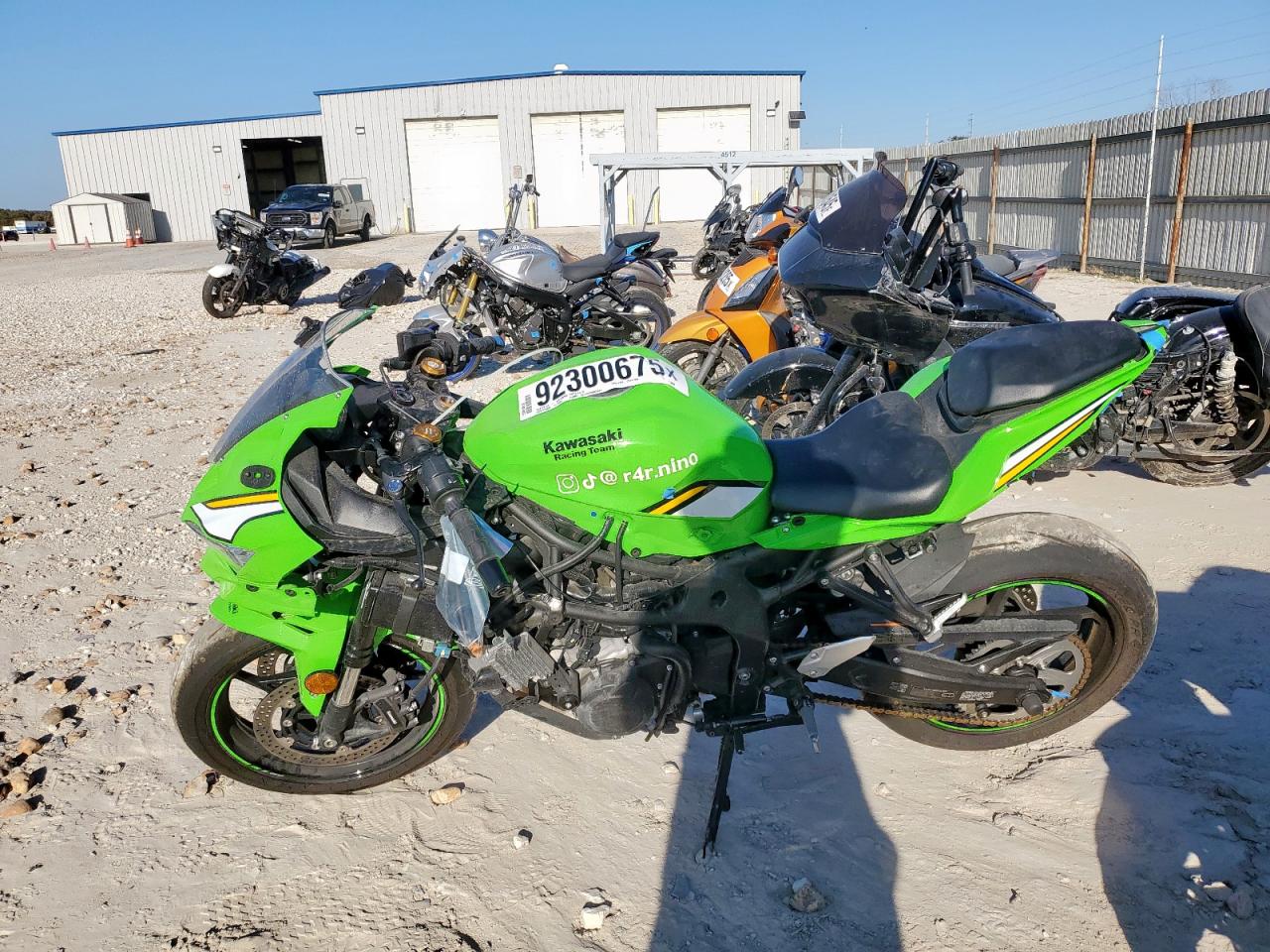 Kawasaki Zx400 S S Image 9