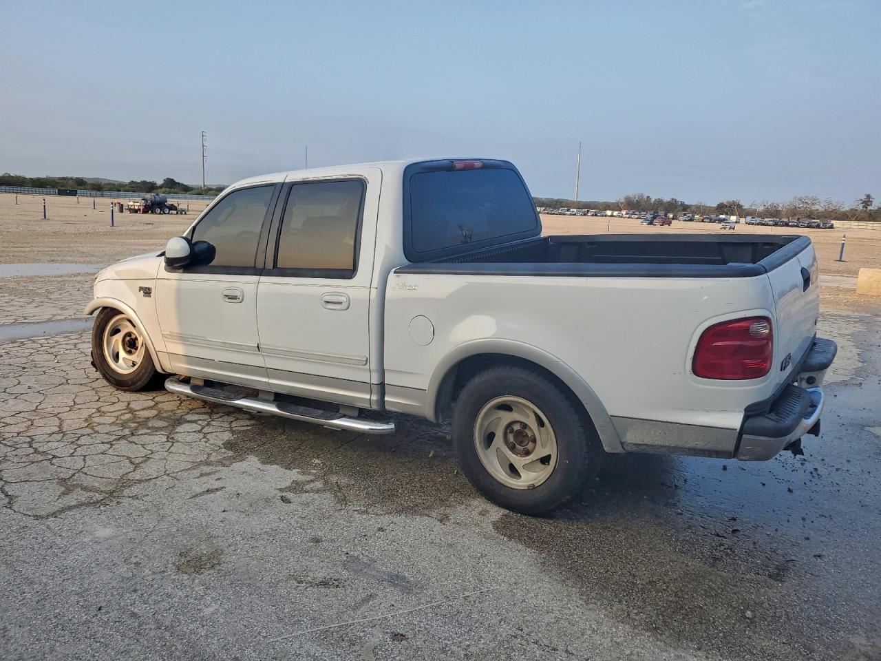 Ford F-150 Supercrew Image 3