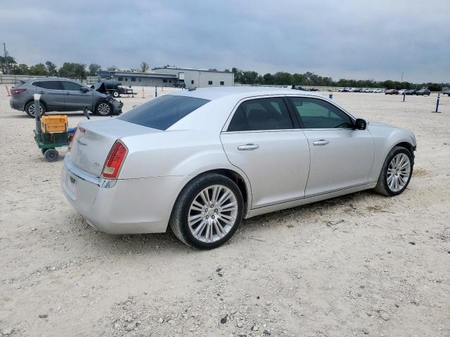 Chrysler 300 Limited Image 2