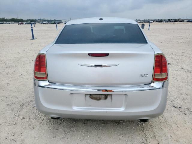 Chrysler 300 Limited Image 13