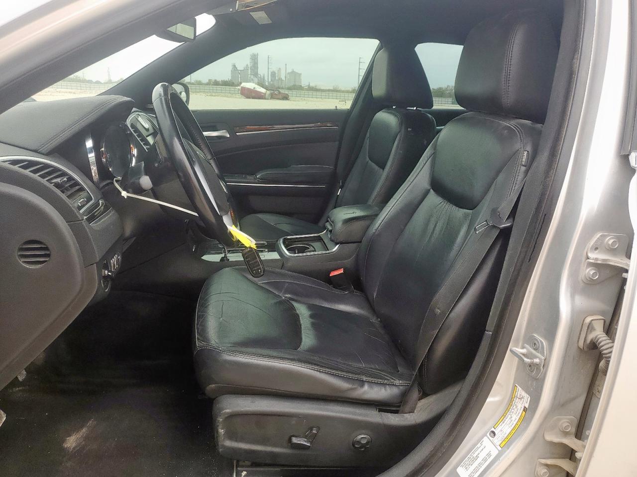 Chrysler 300 Limited Image 4