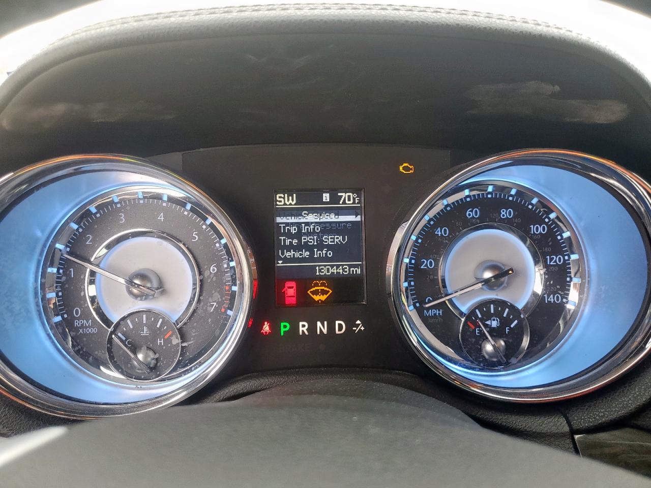 Chrysler 300 Limited Image 3