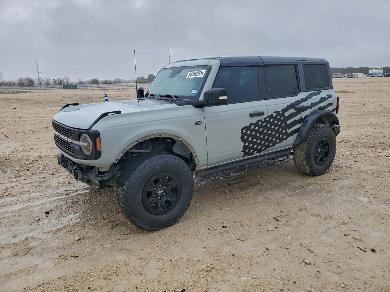 Ford Bronco Base Image 1