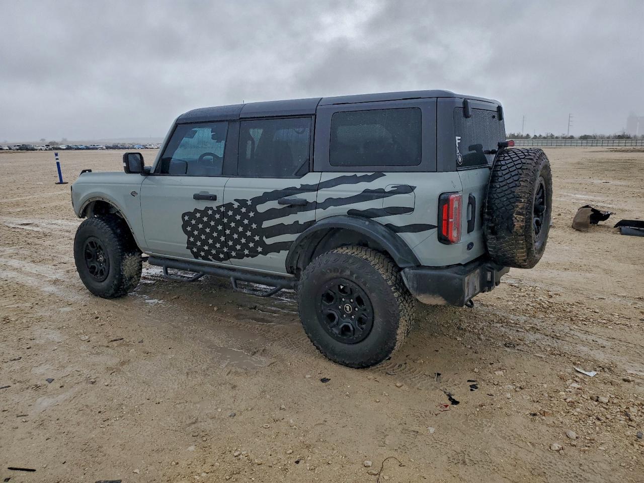 Ford Bronco Base Image 14