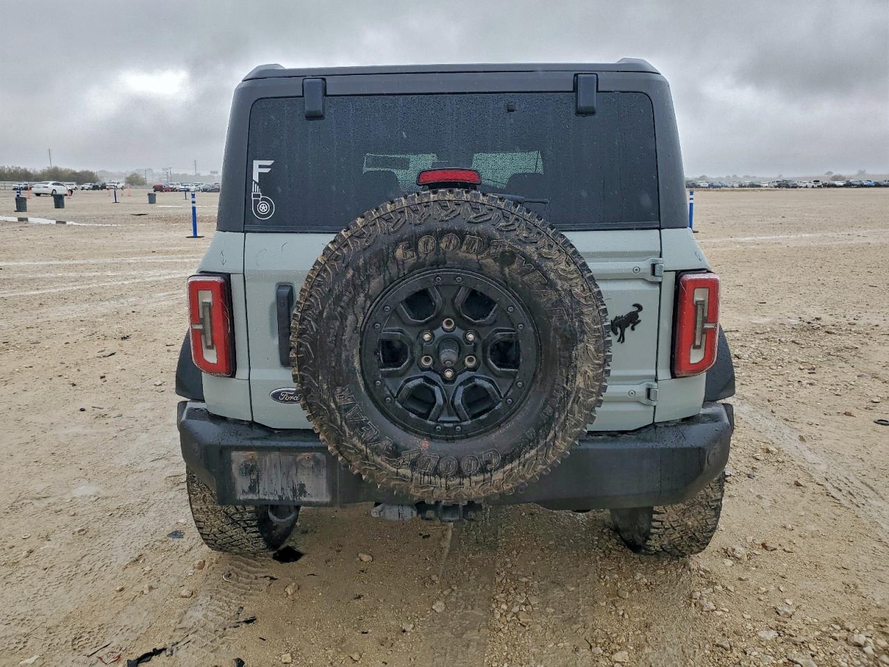 Ford Bronco Base Image 5