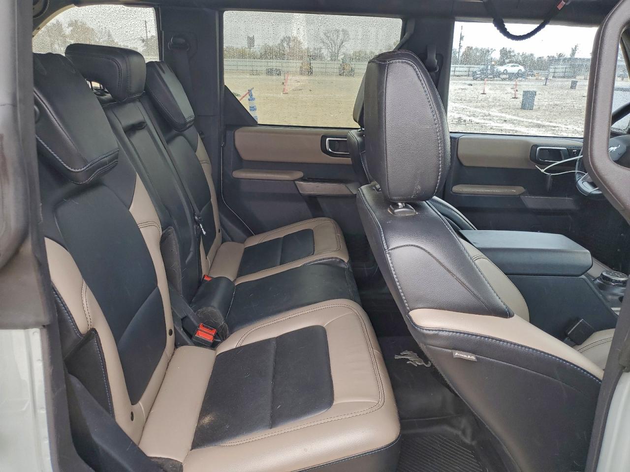 Ford Bronco Base Image 9