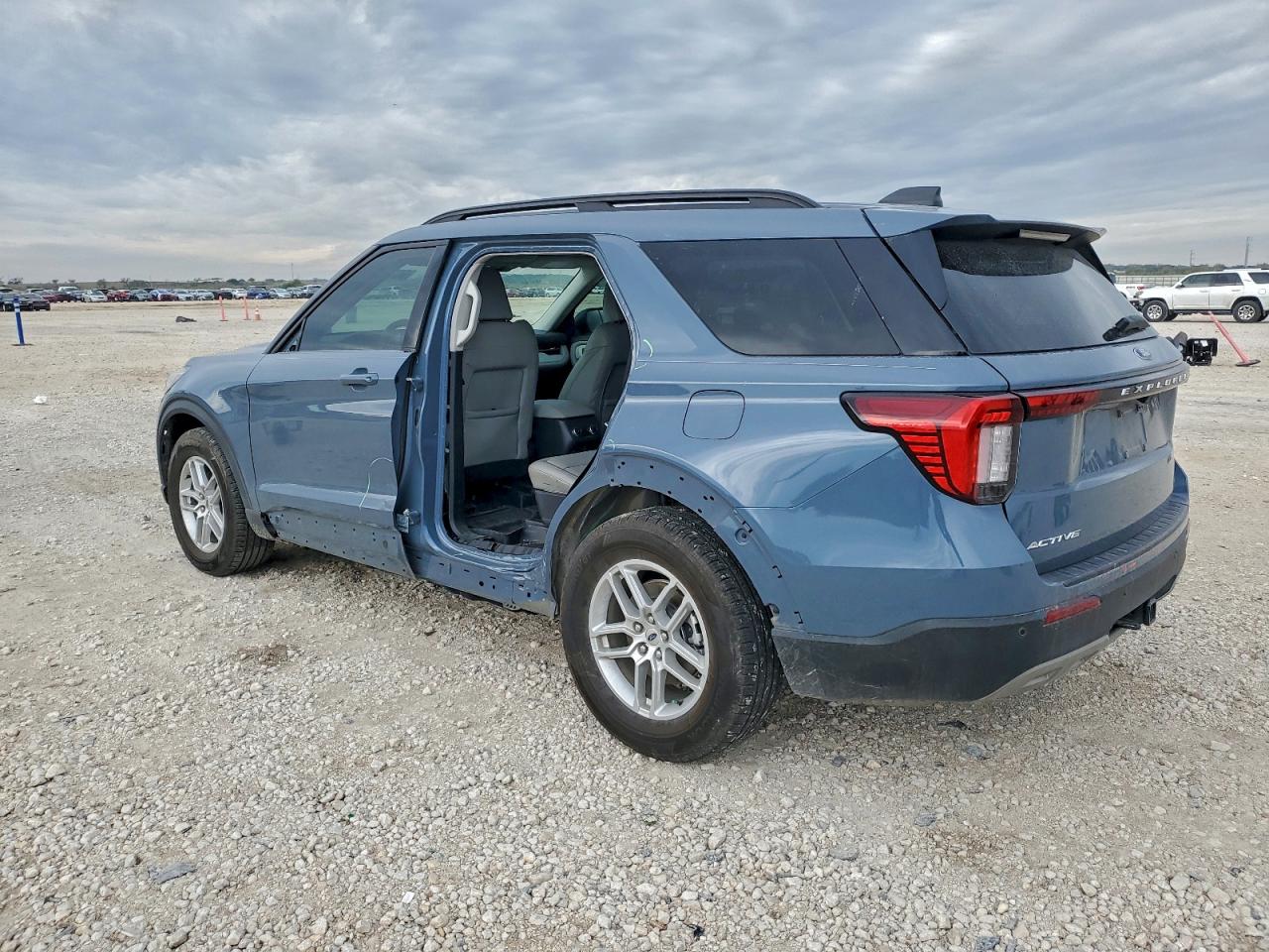 Ford Explorer Active Image 7