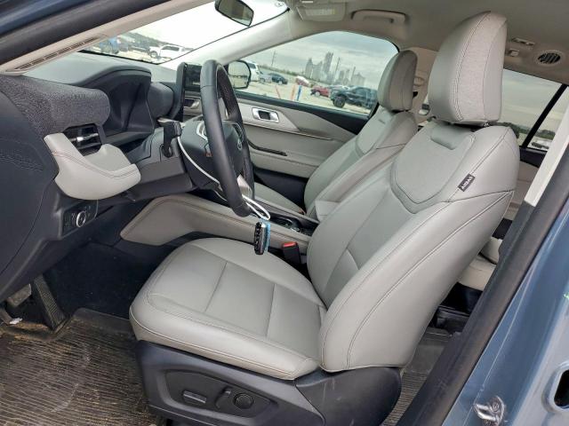 Ford Explorer Active Image 8