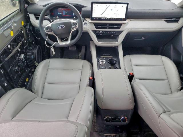 Ford Explorer Active Image 13